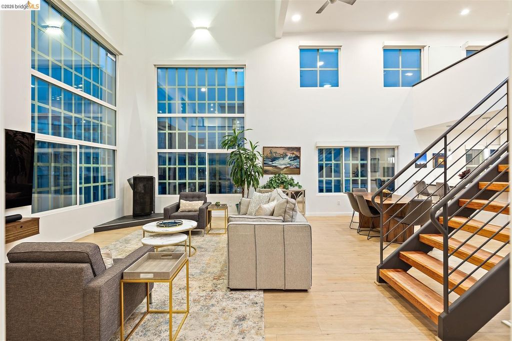 201 3rd St 302, Oakland, CA 94607