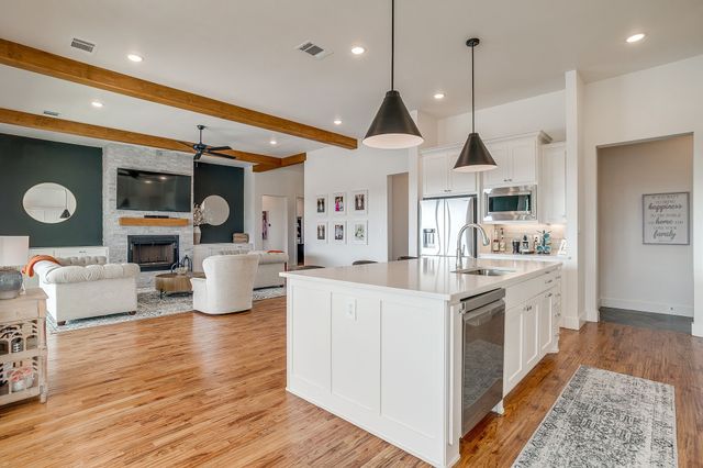 7732 Laura Lake Lane, Fort Worth, TX 76126