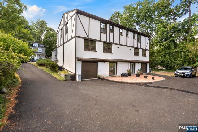 611 Cliff, Ho-ho-kus, NJ 07423