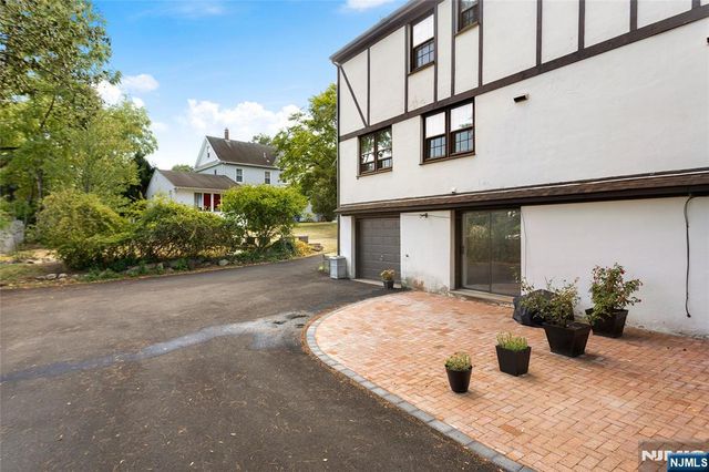 611 Cliff, Ho-ho-kus, NJ 07423