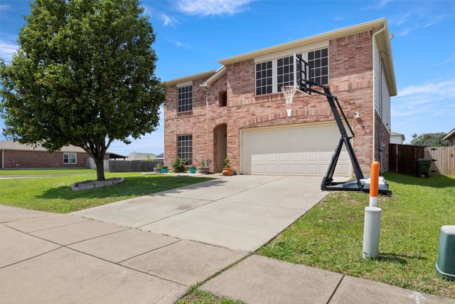1303 Feather Crest Drive, Krum, TX 76249