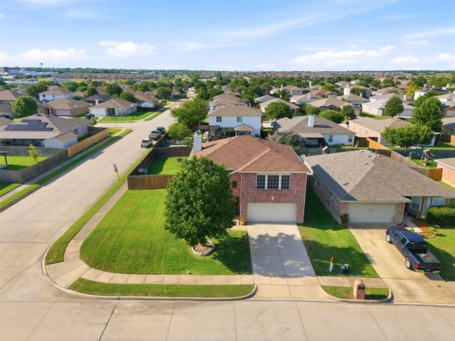 1303 Feather Crest Drive, Krum, TX 76249