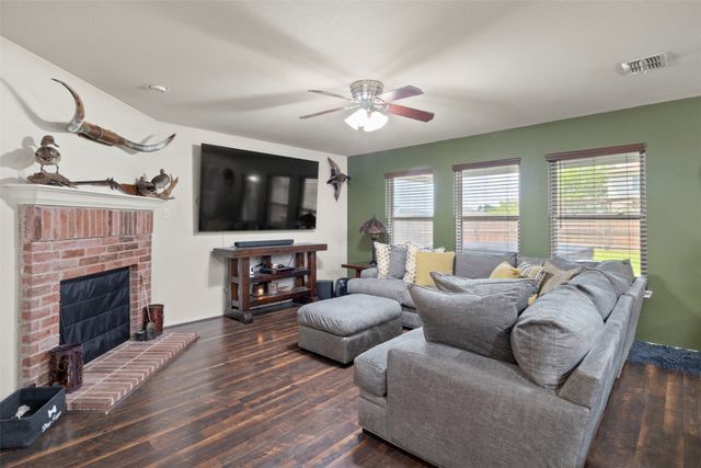 1303 Feather Crest Drive, Krum, TX 76249