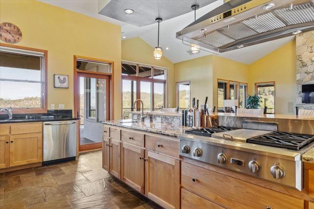 3204 Skunk Ranch Rd, Murphys, CA 95247