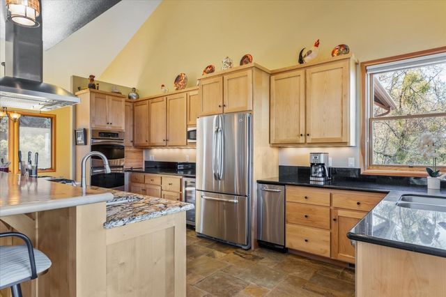 3204 Skunk Ranch Rd, Murphys, CA 95247