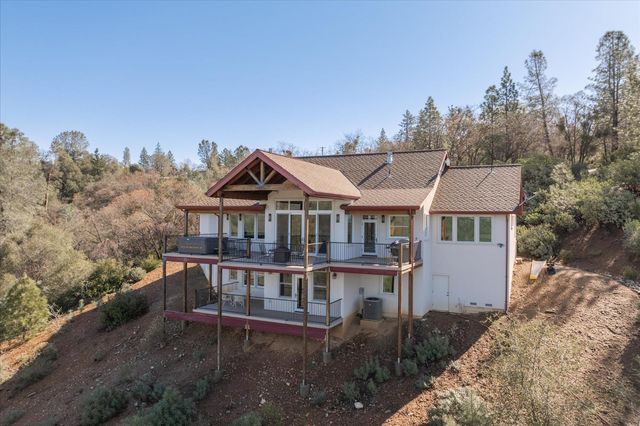 3204 Skunk Ranch Rd, Murphys, CA 95247