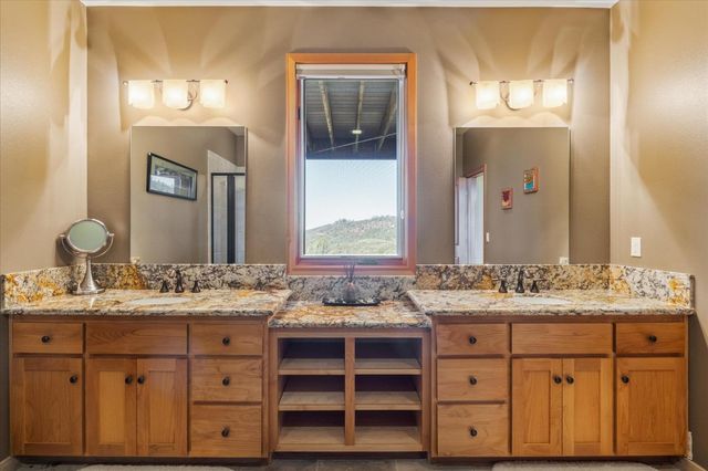 3204 Skunk Ranch Rd, Murphys, CA 95247