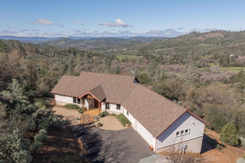 3204 Skunk Ranch Rd, Murphys, CA 95247