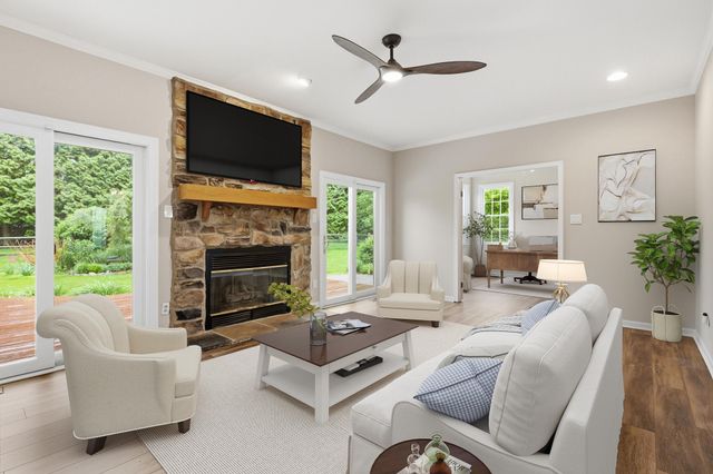 1 E PERIWINKLE LN, Newark, DE 19711