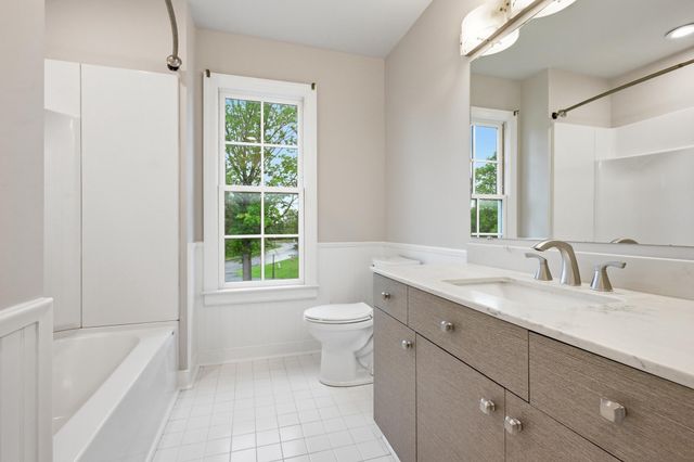 1 E PERIWINKLE LN, Newark, DE 19711