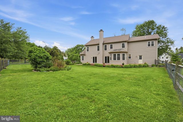 1 E PERIWINKLE LN, Newark, DE 19711