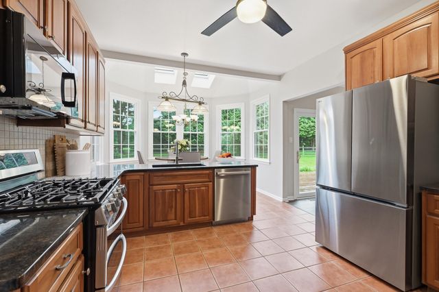 1 E PERIWINKLE LN, Newark, DE 19711