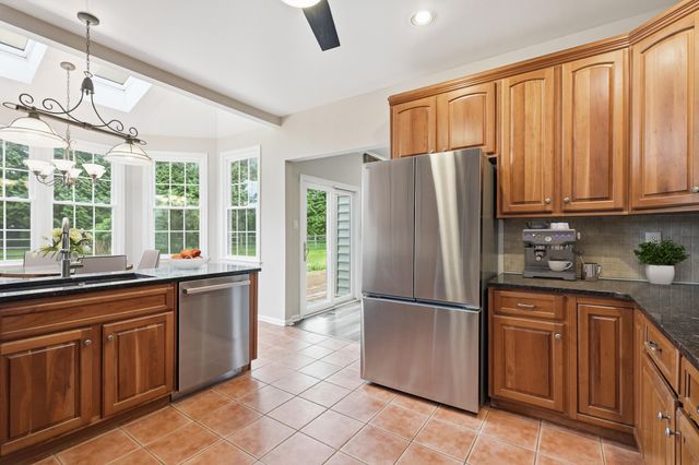 1 E PERIWINKLE LN, Newark, DE 19711