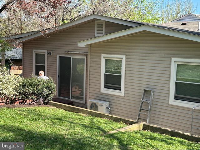 6105 MUNSON HILL RD, Falls Church, VA 22044