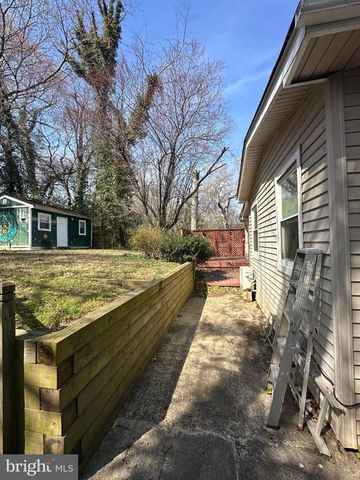 6105 MUNSON HILL RD, Falls Church, VA 22044