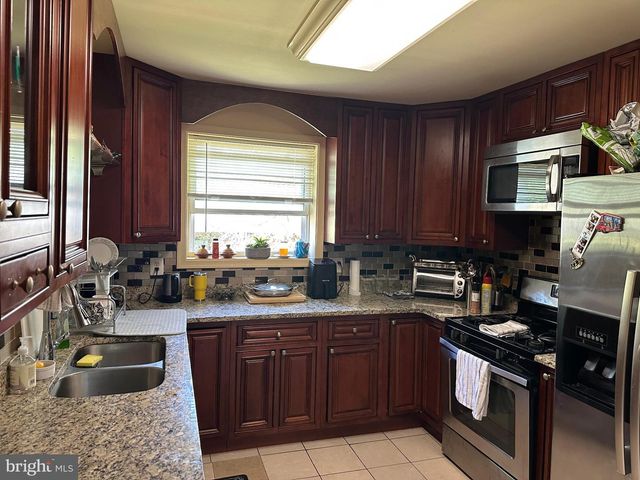 6105 MUNSON HILL RD, Falls Church, VA 22044