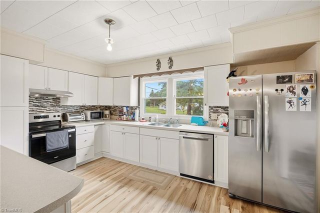 2136 Courtney Huntsville Road, Yadkinville, NC 27055