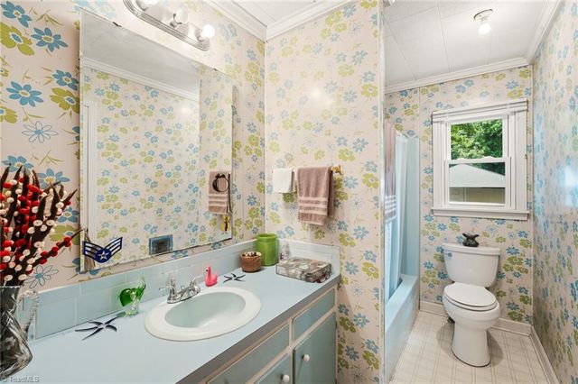 2136 Courtney Huntsville Road, Yadkinville, NC 27055