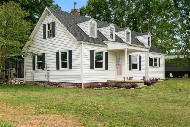 2136 Courtney Huntsville Road, Yadkinville, NC 27055
