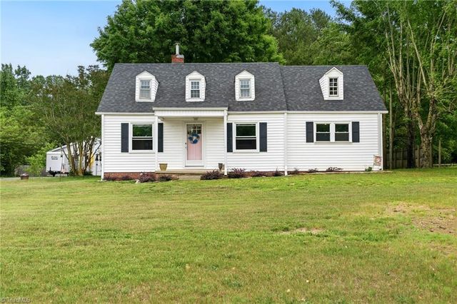 2136 Courtney Huntsville Road, Yadkinville, NC 27055