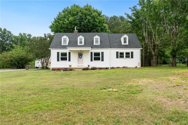 2136 Courtney Huntsville Road, Yadkinville, NC 27055