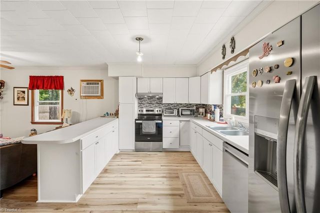 2136 Courtney Huntsville Road, Yadkinville, NC 27055