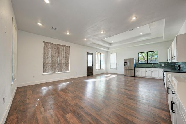 122 Los Fresnos DR, Dale, TX 78616