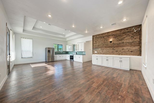 122 Los Fresnos DR, Dale, TX 78616