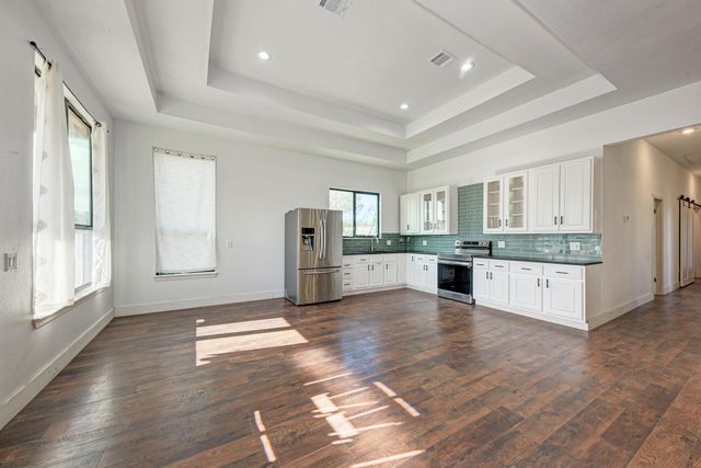 122 Los Fresnos DR, Dale, TX 78616