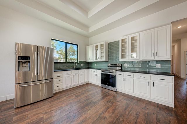 122 Los Fresnos DR, Dale, TX 78616