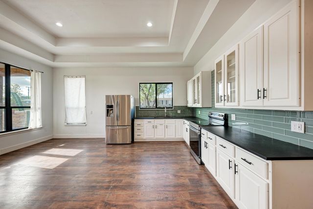 122 Los Fresnos DR, Dale, TX 78616