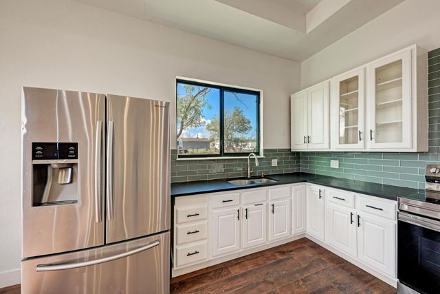 122 Los Fresnos DR, Dale, TX 78616