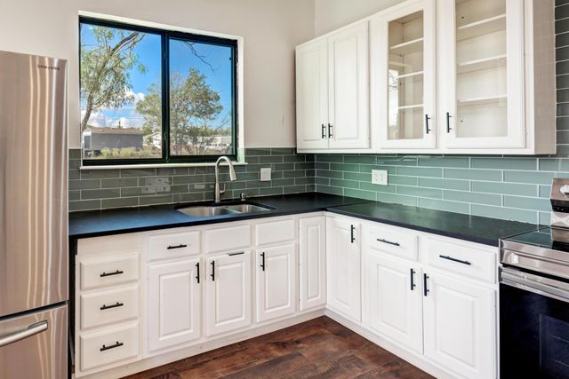 122 Los Fresnos DR, Dale, TX 78616