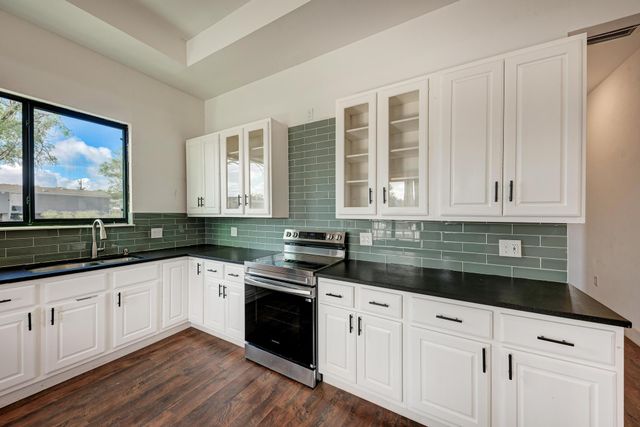 122 Los Fresnos DR, Dale, TX 78616
