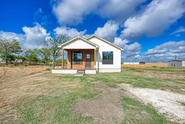122 Los Fresnos DR, Dale, TX 78616