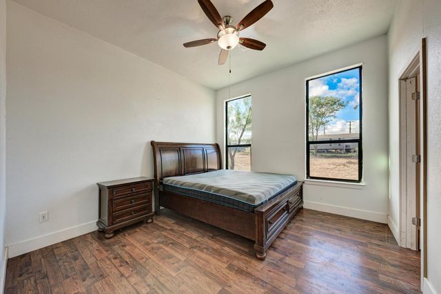 122 Los Fresnos DR, Dale, TX 78616