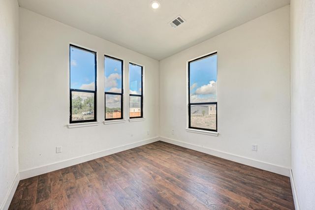 122 Los Fresnos DR, Dale, TX 78616