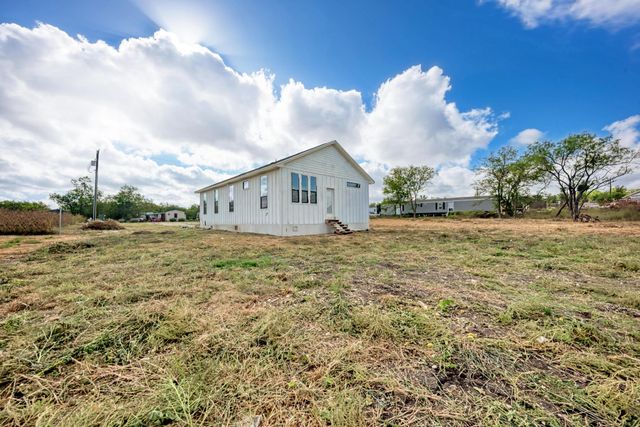 122 Los Fresnos DR, Dale, TX 78616