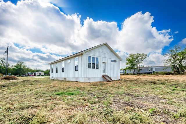 122 Los Fresnos DR, Dale, TX 78616