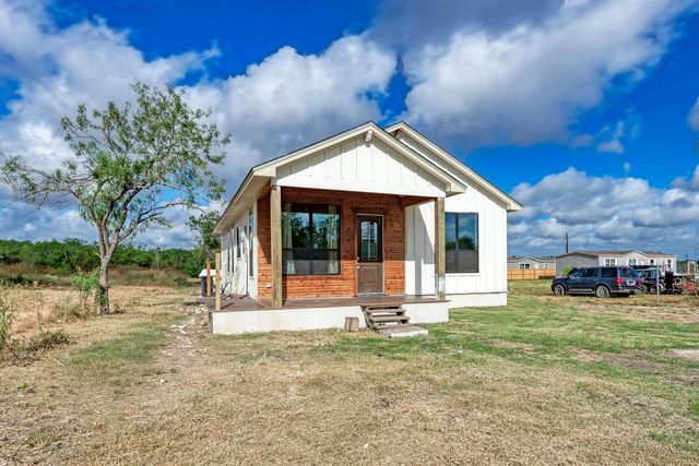 122 Los Fresnos DR, Dale, TX 78616