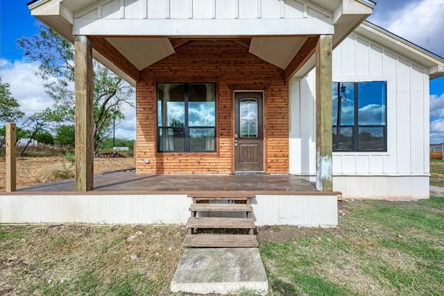 122 Los Fresnos DR, Dale, TX 78616