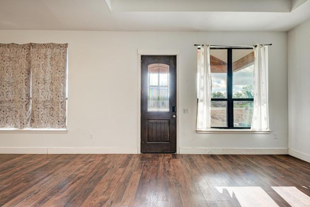 122 Los Fresnos DR, Dale, TX 78616