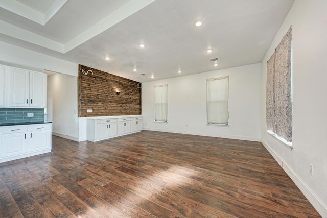 122 Los Fresnos DR, Dale, TX 78616