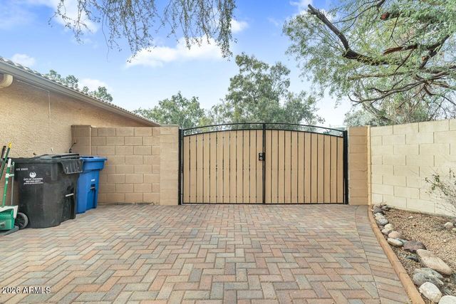 8830 N 20TH Drive, Phoenix, AZ 85021