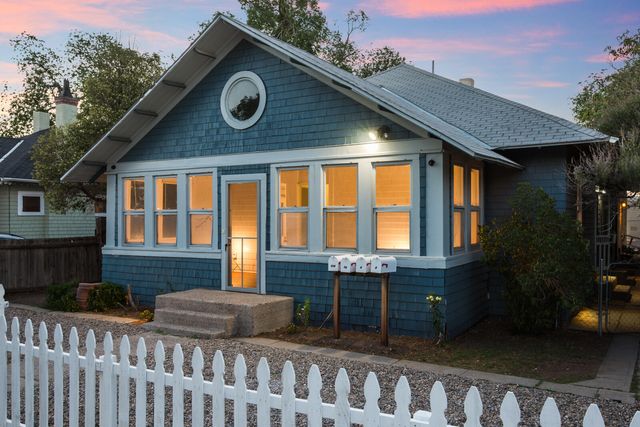 715 Fruit Avenue NW, Albuquerque, NM 87102