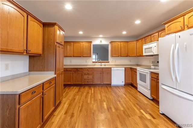 2 Lakeside Circle, Elma, NY 14059