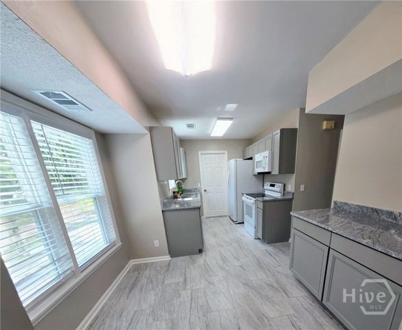 648 Honey Ridge Lane, Hinesville, GA 31313