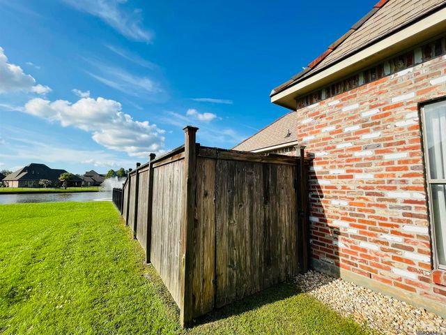 41216 Lakefront Ave, Gonzales, LA 70737