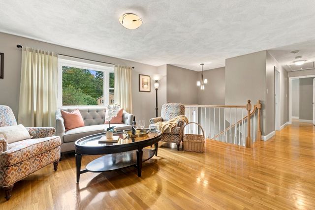 115 Quincy Rd, Tewksbury, MA 01876