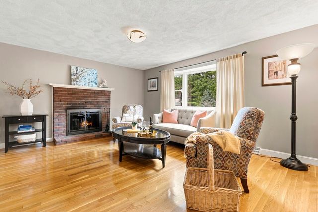 115 Quincy Rd, Tewksbury, MA 01876
